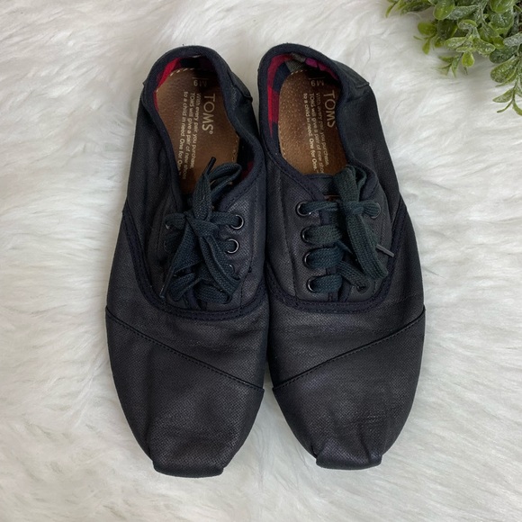 mens toms size 9